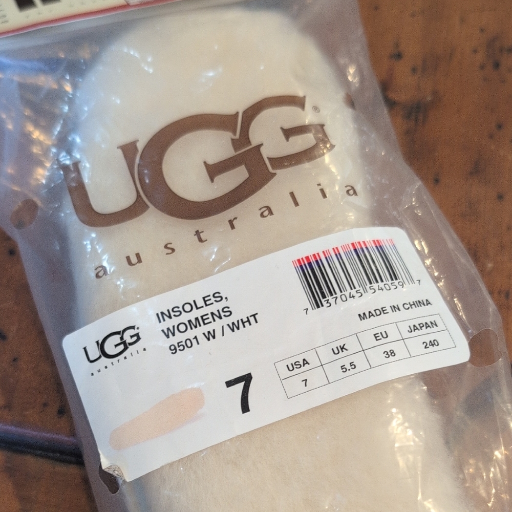 UGG Cream Sheepskin Insoles - Picture 5 of 5